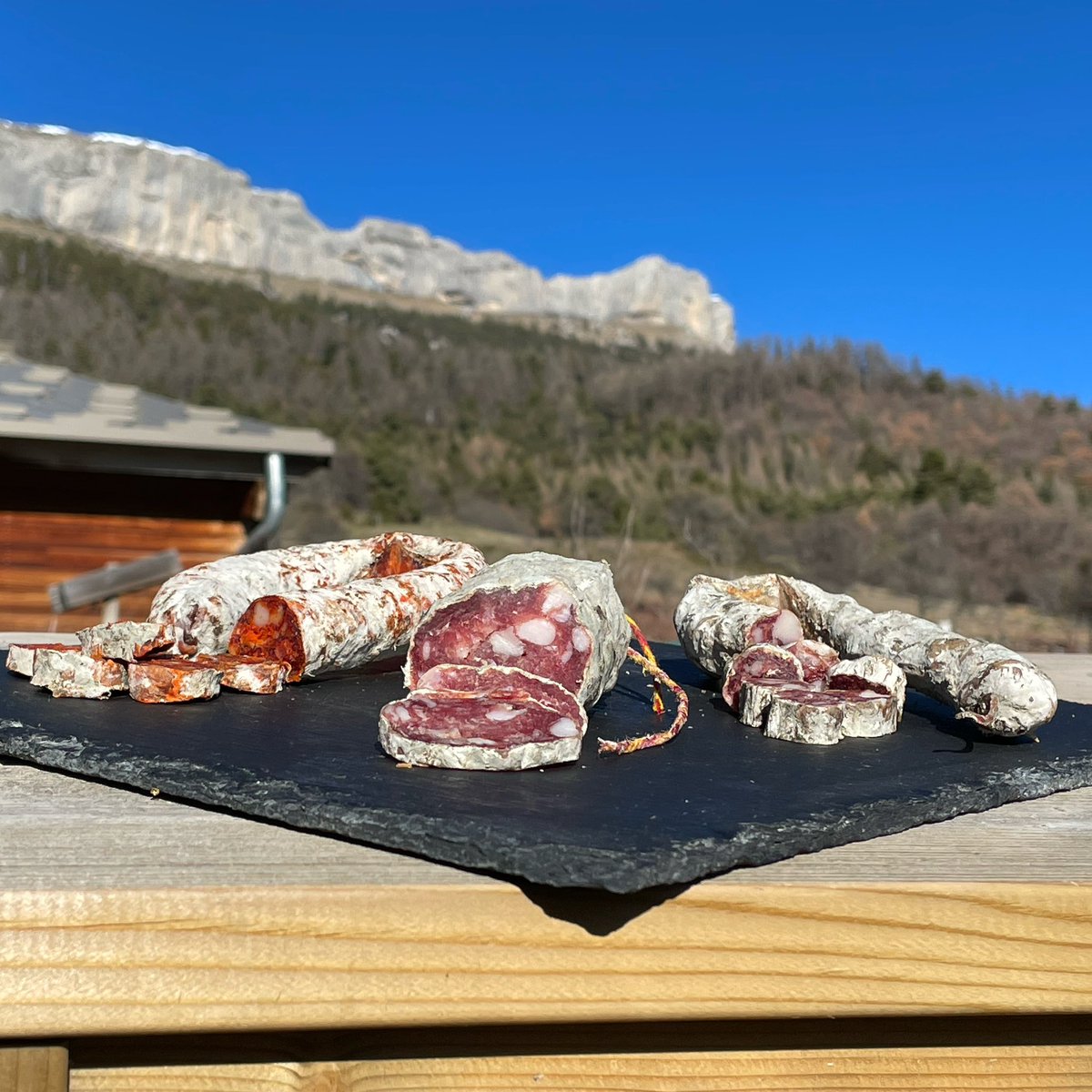 chevrerieceuse's tweet photo. Notre charcuterie est désormais disponible au magasin : saucissons, saucisses sèches, chorizos, le tout pur porcs bio élevés en plein air, nourris au petit lait et aux céréales. N'hésitez pas à passer commande #charcuterie #ceuse @VisitGap @FromDeChevre @agriculturebio @Agri_Gouv https://t.co/ILqamk12aE