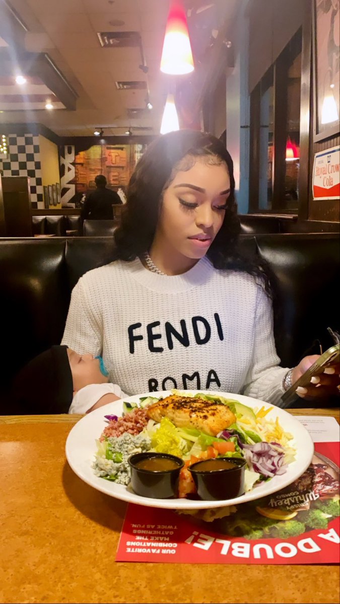 ALEXISLL0VE's tweet photo. Was on a date last night 😬 but he fell asleep 🤷🏽‍♀️😆 https://t.co/6eS5QEqGRI