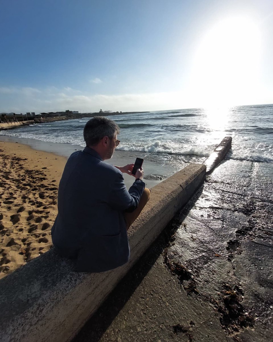 Cualquier lugar es un buen sitio para trabajar, para crear, para diseñar una idea.

Mi consejo:
Mostrarte tal como eres, ayuda a tu empresa a ser más accesible para un cliente.

🤵 Soy #JuliaFrau #SocialMedia y puedo ayudarte a ti y a tu empresa a llegar a tus futuros clientes.