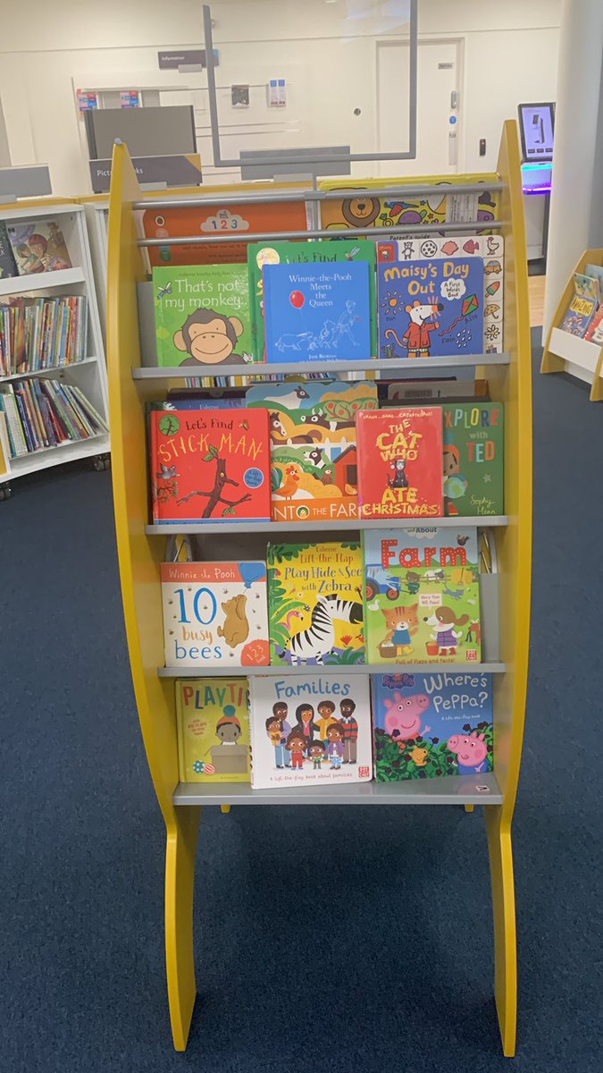 piphilthims's tweet image. Gonna make it my sim to read a book a day. Gonna start here. Loving #ShoreditchLibrary with granddaughter Aria x