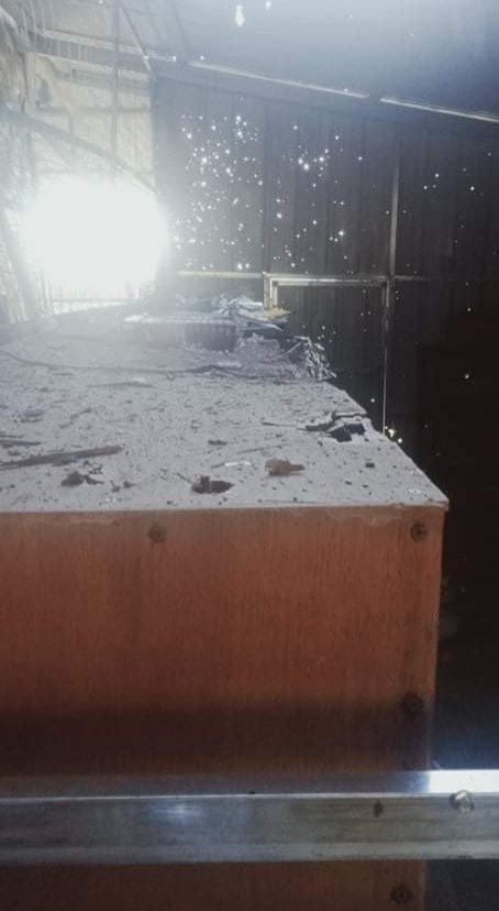 tomato_0493's tweet photo. Military Terrorists Randomly Fired Heavy Artillery Shells into #Honar village Tract,#Namkham Township, Northern Shan State on Jan 5—Damaging at least 10 houses including a mosque and an unexploded artillery shell was left in front of a house in Naungsankone village.
#2022Jan7Coup https://t.co/I7evoZlVm1