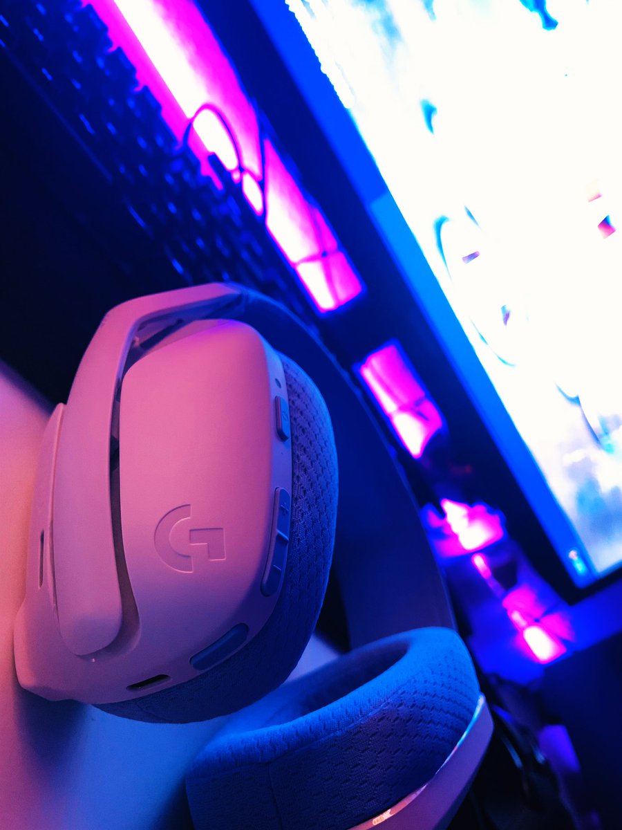 n3_niii's tweet photo. Kaffee ☕️ intus für mehr ☕️☕️ist gesorgt 😁Booster erhalten💉Quadeln überstanden💉💉💉💉💉💉und jetzt wird gezockt 👌🏻☺️
#gaming @LogitechGDE #logitechG453 #GamingSetup #logitechG910 #logitechg903 #Fortnite #Splitgate https://t.co/i0qUZj126E