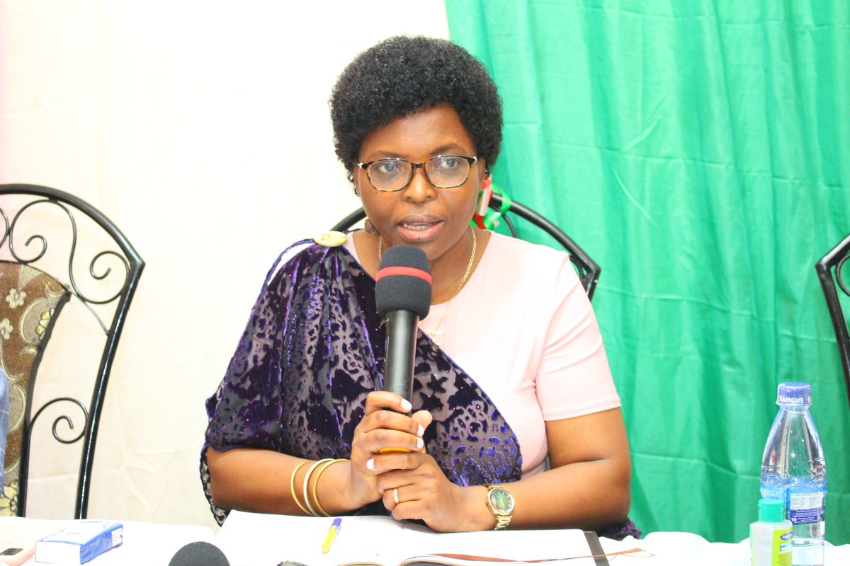 nyaburungapost's tweet photo. #Burundi: animation d'une séance de moralisation par le ministre @MiniJustice_BDI , Domine Banyankimbona, à l'intention des chefs des services et juridictions supérieures à @Gitega. https://t.co/muz3cQyFWZ