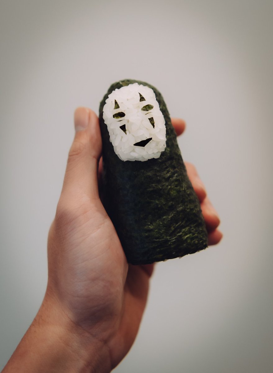 BOC_METAL's tweet photo. 心なしか嬉しそうな
カオナシおにぎり🍙

#千と千尋の神隠し 
#金曜ロードショー https://t.co/XGCLGwPsmw