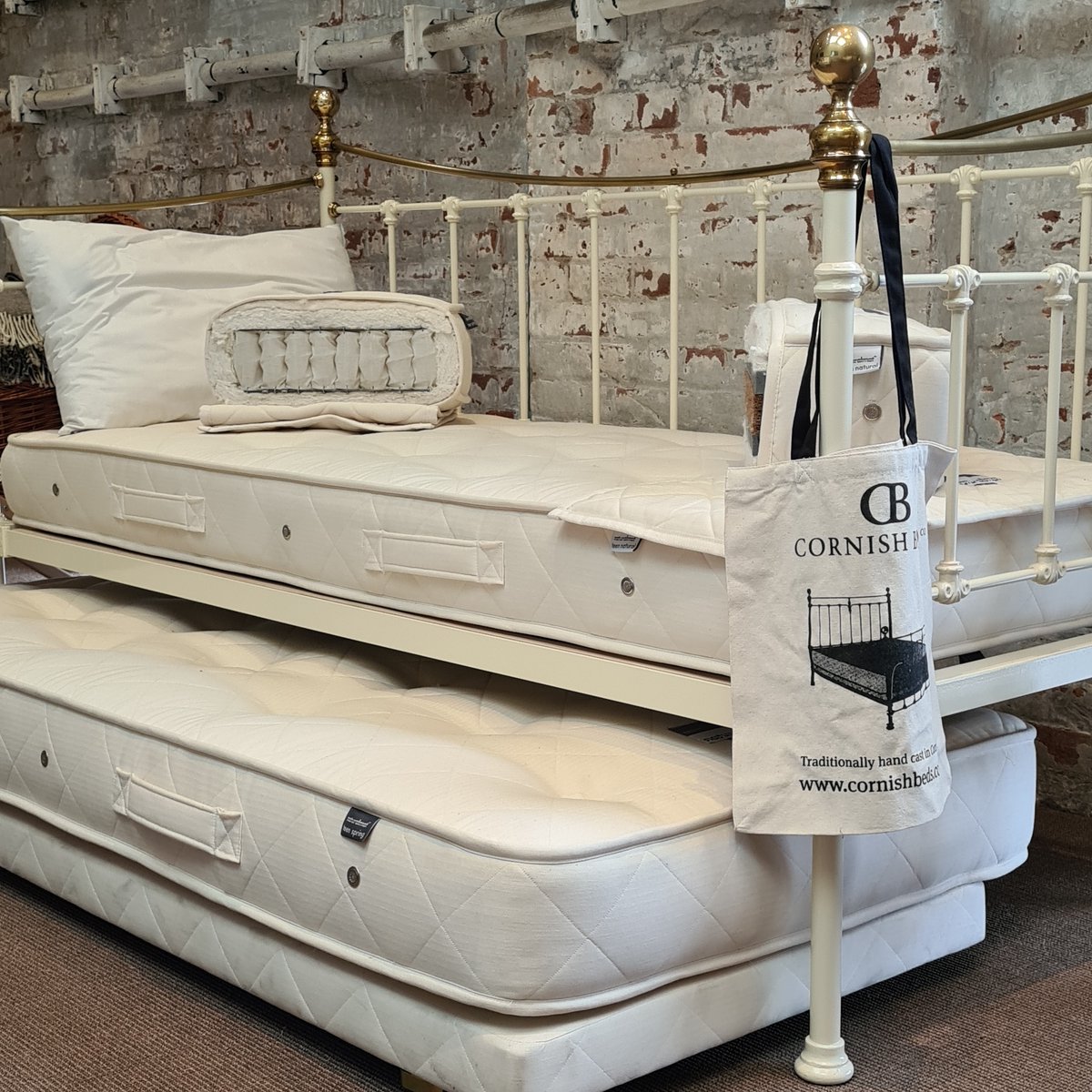 TheCornishBedCo's tweet photo. Dreaming of #fridaysleepover? We don't blame you!
You can get ready for them with our Cast Iron Daybeds with a trundle. 
The trundle can be added to any of our daybeds, instantly converting a stylish metal sofa into a superb double bed - ideal for guests.
https://t.co/N6zMFMRRQo https://t.co/vNjBJm7pWw