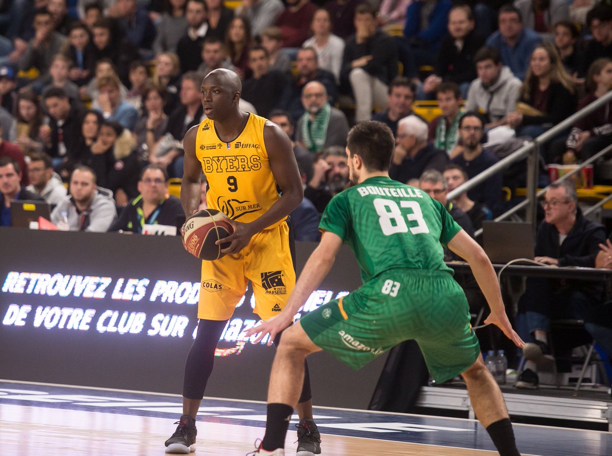 Be_BasketFr's tweet photo. [Récit 💬] Abdoulaye M'Baye, un destin au millimètre.

🗣 Ou l'histoire d'un joueur qui a surtout dû lutter pour rester un basketteur plutôt que pour briller à la hauteur de son potentiel, lui le meilleur marqueur français de Pro A à seulement 20 ans. 

➡️ https://t.co/vCc9IWrTJZ https://t.co/6s8oNlGixs