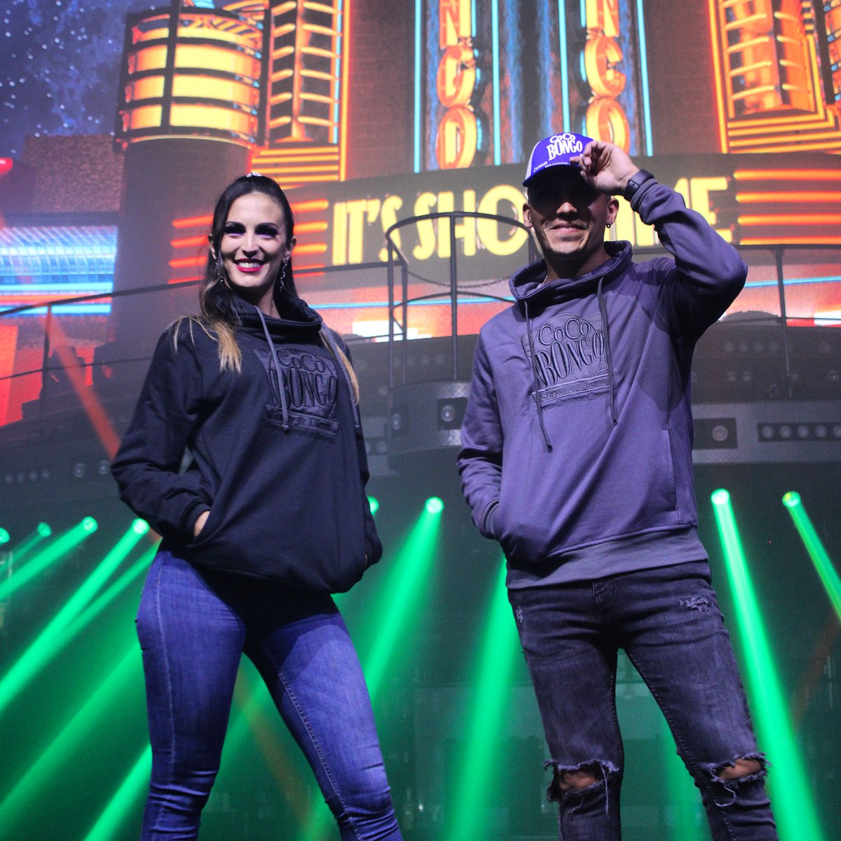 CocoBongoShow's tweet photo. Mantente abrigado esta temporada de frío con nuestra sudadera #CocoBongoStyle 😎 También tenemos chamarras disponibles. ¡Encuéntralas en nuestra Boutique! 👉 https://t.co/pIWQGIPkAR #CocoBongoBoutique https://t.co/BddwvnjG8W