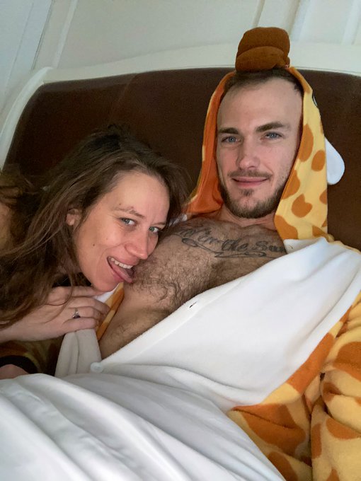 Morning cuddles with @daddywildex . LA we are in ya https://t.co/XWlQjMXjad<a class="tags" href="/tag/daddywildex">@daddywildex</a><a href="/tag/mvsales"class="tags"><span>#mvsales</span></a>