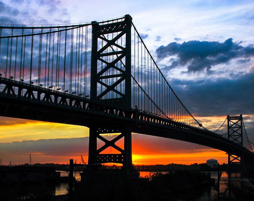 #PHLphoto #Philly #benjaminfranklinbridge #bridgesofPhilly #phillyskies #photography #sunrisephotography #photographylovers #GoodMorningEveryone #Chicago #6abcaction #philadelphia
