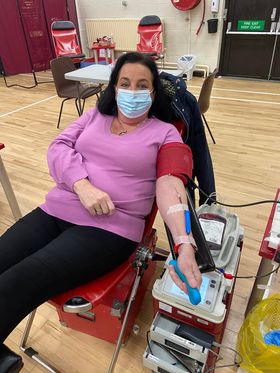 Giveblood_ie's tweet image. Congrats to Bernie Meehan who gave her 168th donation in Perrystown this week &amp;amp; to her husband David who gave his 91st donation! 🎉 Well done Bernie &amp;amp; David from all of the team, thanks so much for coming in to our clinics! 🩸❤️🌟 #Giveblood #WeCountOnYOu #Bloodylegends