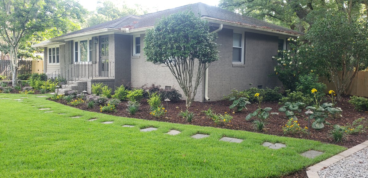 CMSCAPING's tweet image. The New Year is here.  Its never too soon to be thinking about your landscape.  Especially in the Lowcountry.  Stay tuned for some tips to help your lawn and ornamentals look their best this coming spring.

#cmscaping #landscapemaintenance #lowcountry