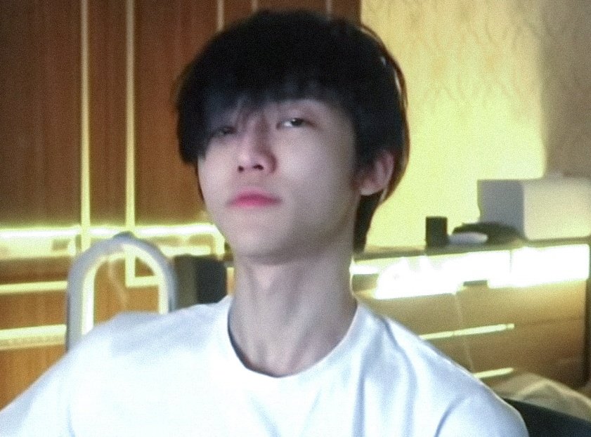 คือเค้าชอบมองแบบนี้สู้กับเราแบบนี้ไม่เอาหนูไม่สู้ค่ะ