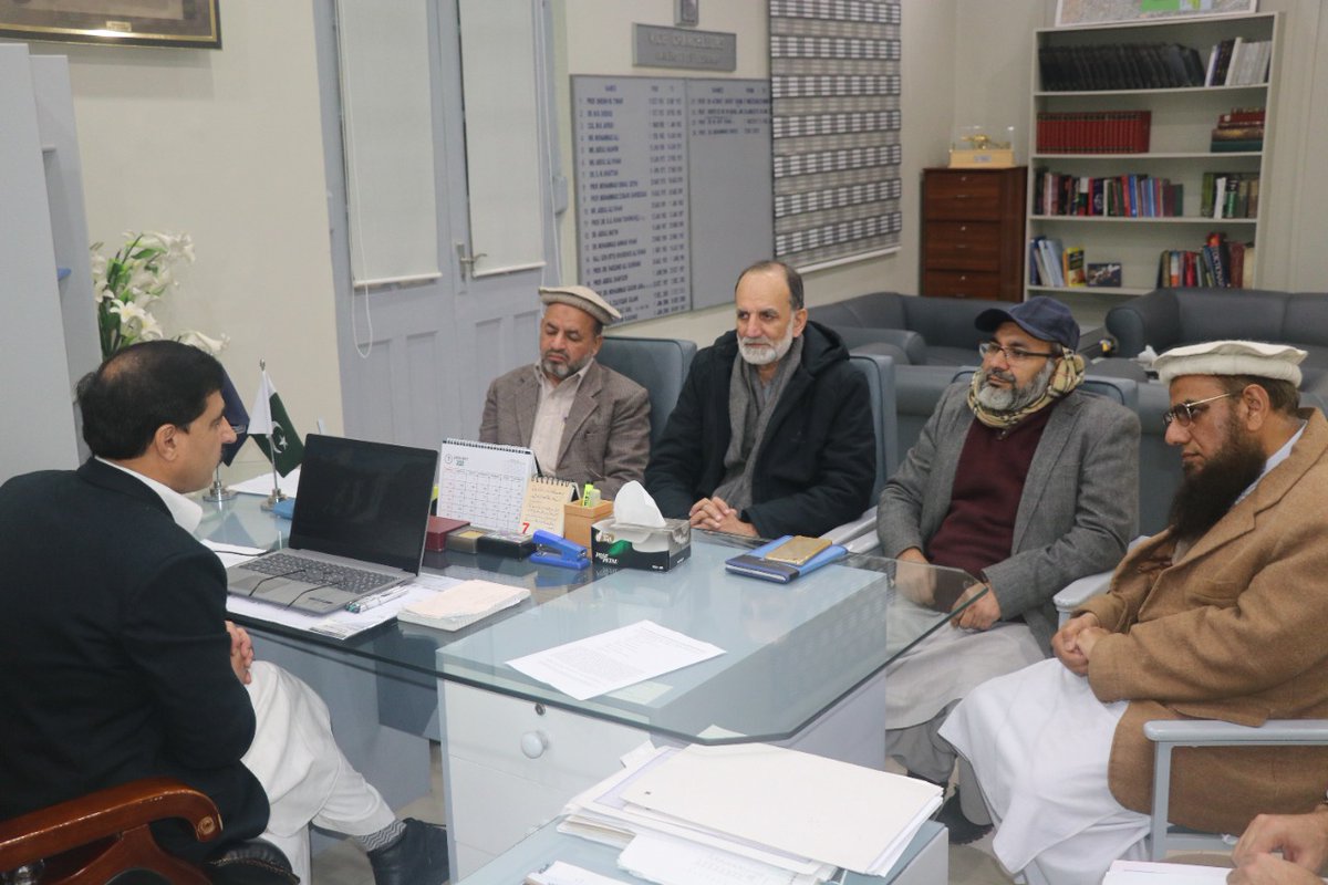 upeshpakistan's tweet photo. Vice chancellor Prof Dr Muhammad Idrees presided over the meeting at his office with Deans and constituted the working groups to take the institution to the new heights of development with the support of faculty and administrative staff. https://t.co/iDkc6uVKWH