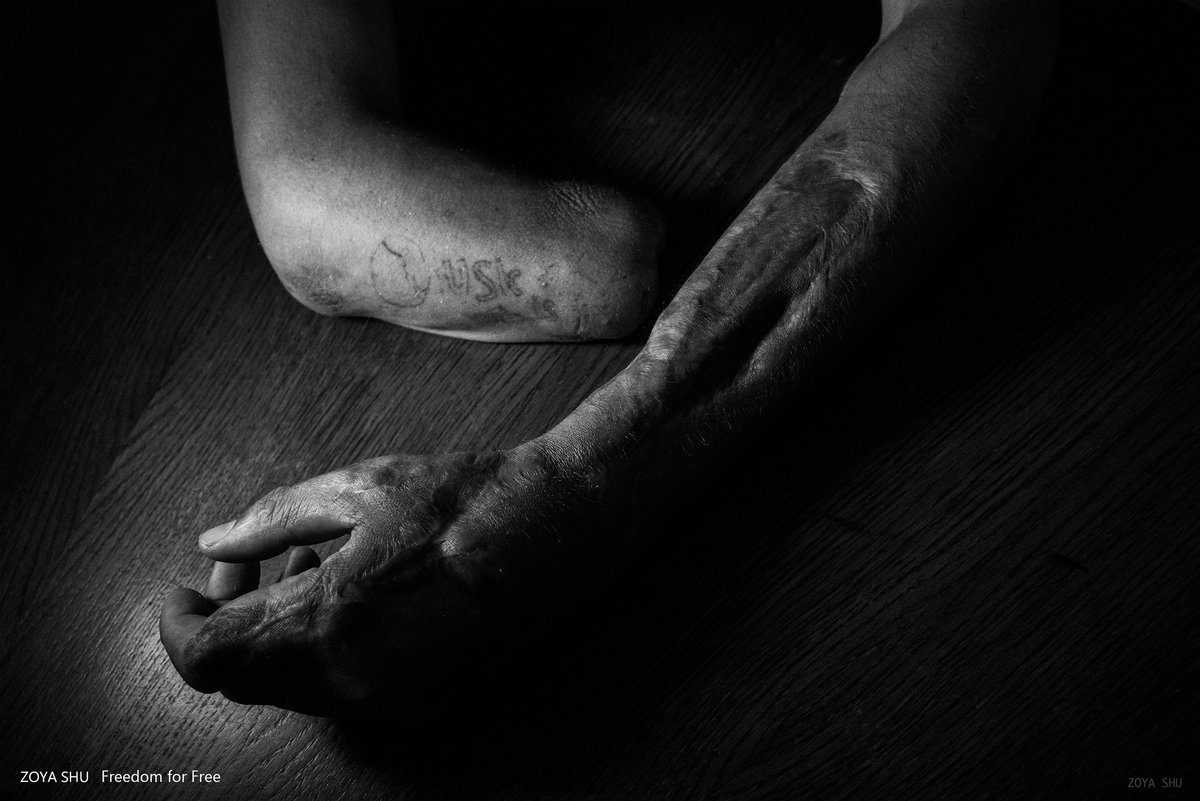 LoosenArt's tweet photo. Photo Series by Zoya Shu, "Integrity", 2020
• • •
Extract from Freedom for Free. Works and Article »  https://t.co/hhXcD3pBHi
-
#loosenart #photodoc https://t.co/6Wrz1QeFbk