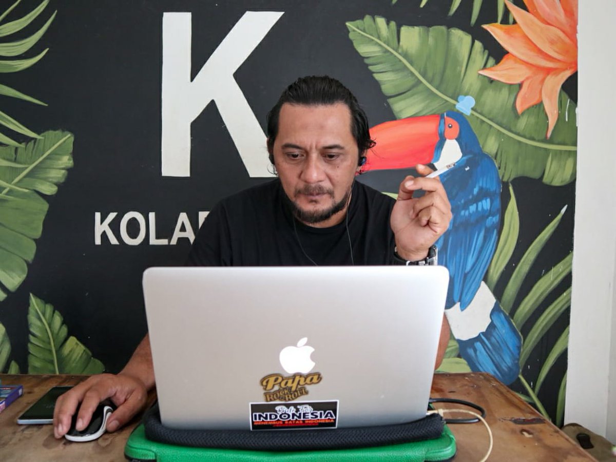 #Koworkers mulai bosen #wfh dan masih bingung cari tempat yang nyaman buat kerja di Bogor? Yuk langsung cobain ke KOLABORATO - Coolest Cowoking Space in Bogor!
KOLABORATO
Jl. Bogor Baru Blok A4 No. 8, Bogor Tengah, Kota Bogor.
Phone/Whatsapp : 081703064500