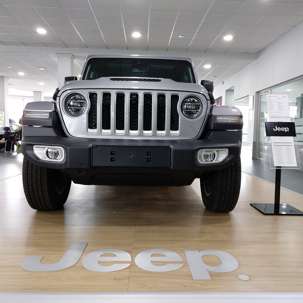 fimalaga's tweet photo. Hay muchos caminos nuevos que explorar en 2022 ¿Para cuáles estás preparando tu #Jeep?

#Jeep #jeepgladiatorpickup #jeepgladiators https://t.co/e9oV0r3ark
