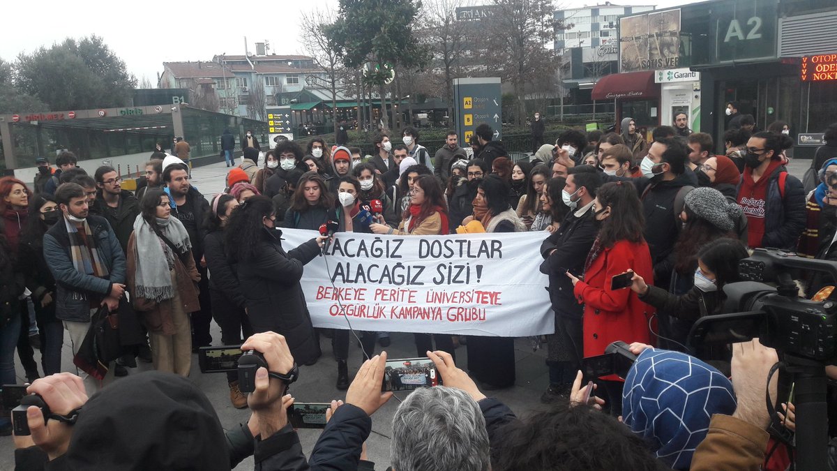 📍Çağlayan Adliyesi

Alacağız dostlar sizi demiştik arkadaşlarımızı aldık!

Arkadaşlarımızın özgürlüğüne kavuşmasının ardından Avukat Burçin Şahan açıklama yaptı. Şimdi arkadaşlarımızı almaya Silivri'ye gidiyoruz!

Arkadaşlarımızı aldık, Naci seni de göndereceğiz!