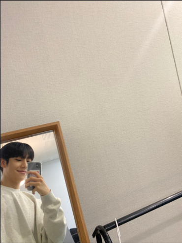 LEEEUNSANG_INA's tweet photo. [📸] Foto-foto Lee Eunsang dalam web WHY NOT | 220107

🔗 https://t.co/wEHoBhsUKL

(1-4/13)
#이은상 #LeeEunsang #파트타임멜로 #PartTimeMello #KangHawoon #강하운 @LES_BNM https://t.co/XHgcpgePEt
