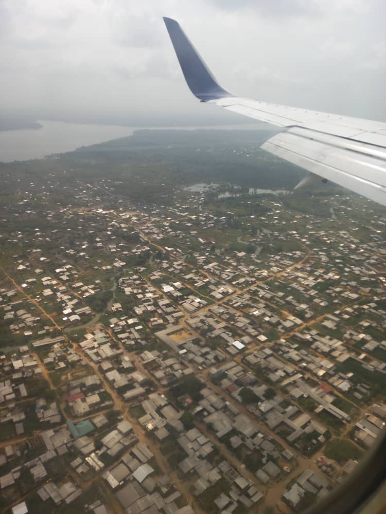 clemNdongo's tweet photo. @iamngonbulu Ngon bulu nous abandonne😭😭!!! 
Je fais comment now  avec l'argent des sacs de ciment ??? https://t.co/OoJ7p4w3ED