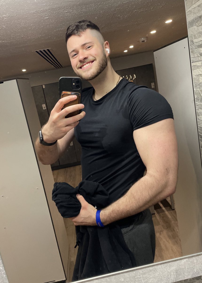 CashMonarchGER's tweet photo. - 6‘8“ (204cm)
- 253# (115kg)
- Size 13 (46EU) feet
Only 3 reasons why iam completely above everyone.
#macro #sizetwitter #macrophilia #cashmaster #findom #foodmaster #malemodel #alphamale https://t.co/v3DxJ2ncWW