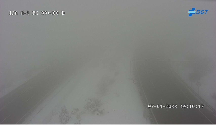 DGTes's tweet photo. 📢 16 vías afectas por la ❄️, todas de la red secundaria.
⚫️⛔️ el paso 4 de ellas (intransitables):
➡️ #Cantabria la #CA643 Puerto de Lunada.
➡️#Burgos la #BU572 Puerto de Lunada.
➡️#Navarra la #NA2011 Ochagavía.
➡️#Navarra la #NA2012 Ochagavía.
👀 con la niebla en #Madrid. https://t.co/dgQAL8QARG