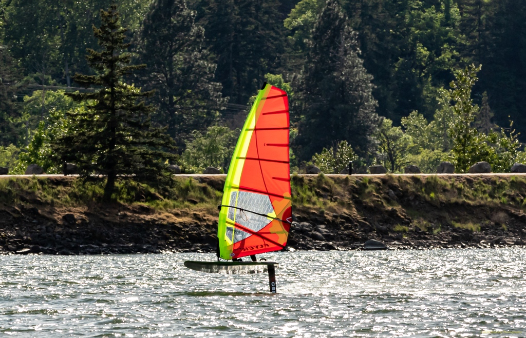 Sailworks's tweet photo. Alex Laudon on a full speed downwind run along "The Hook" in Hood River. Photo by Bob Stawicki!⁠
⁠
#sailworks #windfoiling #windfoil #windfoilzone #hoodriver https://t.co/W5tvpFcavu