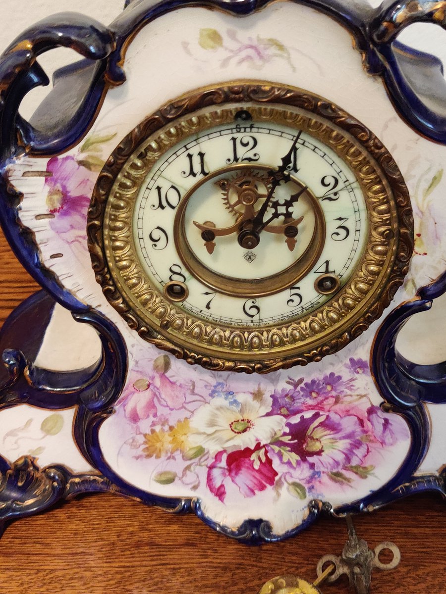 ChadDvc4828's tweet image. Anyone know where to get a Valuation on a 1755 (year) La Vendee Mantle clock, Porcelain that still works??????