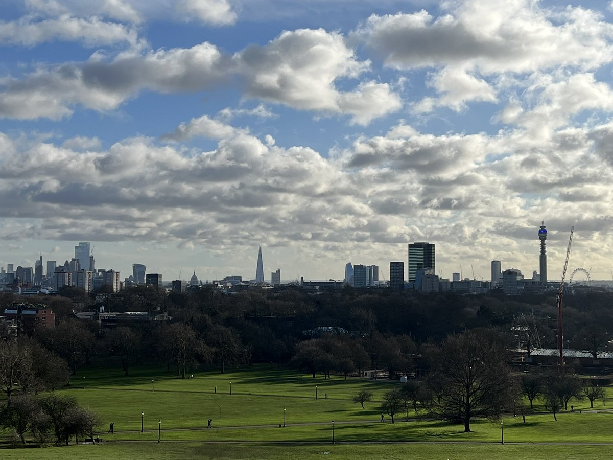 久しぶりにお天気だったので、プリムローズヒルまでお散歩🚶‍♂️ 冬のロンドンで太陽浴びるのは貴重☀️ ＃海外旅行
