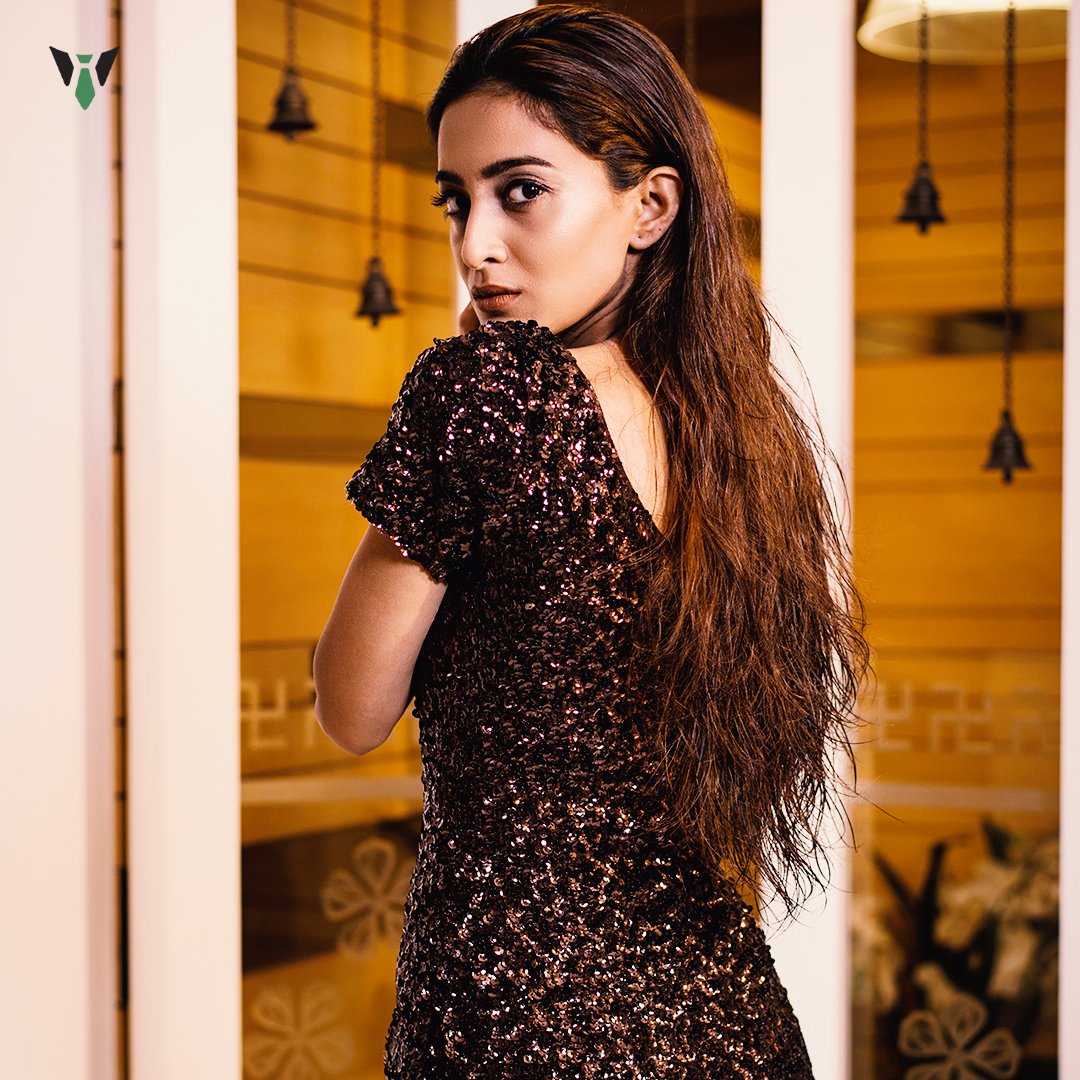 2022 hot fashion trends for women

#2 - Shiny things: Ladies! This year we embrace our glow. From sequenced shoes to shimmering accessories, anything goes. It's your time to shine!

Ask your #PersonalStylist for more hot fashion trends: crateovclothes.com

#fashion #style