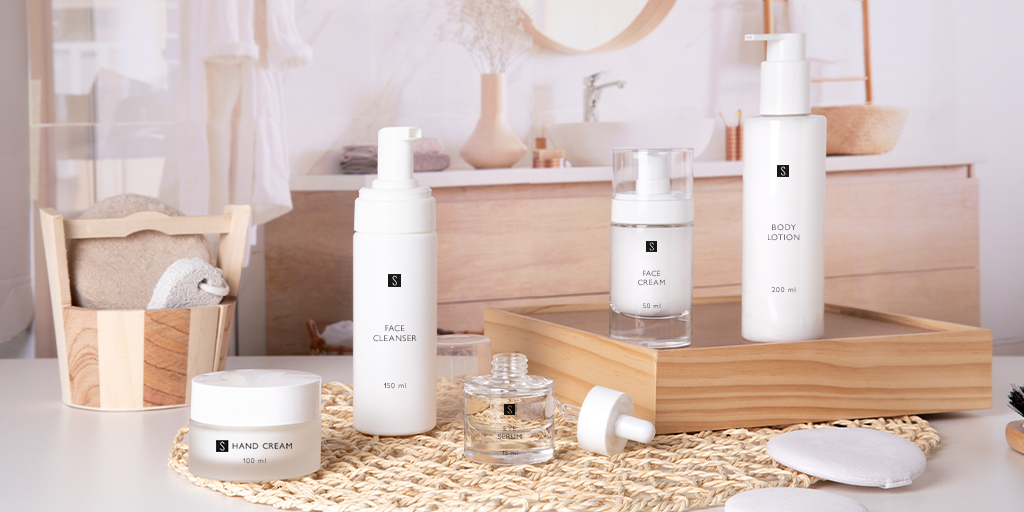 Stocksmetic's tweet photo. Beauty trends are going in a very specific direction: personalisation. Find out how Stocksmetic can help you create a personalised cosmetic line in our latest blog!
https://t.co/9FmaLe7dZ4 https://t.co/iXxsKyWrML