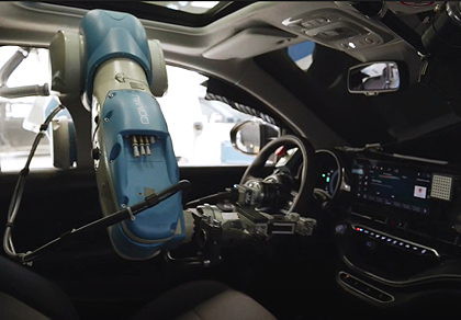 DrivesnControls's tweet photo. Piggyback robots test infotainment systems in Fiat 500 EVs
Read more 👉🏻 https://t.co/QxrtzhWs2c
Drives and Controls Magazine 
#Drives #Controls #DrivesnControls #DrivesNControlsMagazine #robots  #cobots  #AI  #automotive  #industrialautomation  #testing https://t.co/YBNmbLUXAr