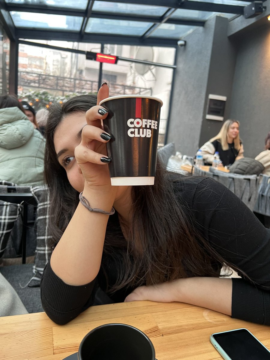 Eveeeet  bir çekiliş daha ama bu sefer sponsorlu 
Coffee club 1 kişiye özel kahve çekilişi düzenledi. 
Şartlar takip+rt+fav. 
Toplamda en az 100 rt olunca çekiliş sonuçlanacaktır. 
Herkese bol şansss