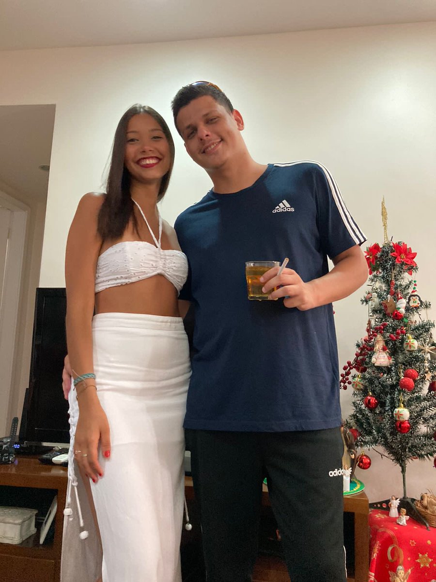 luansffc's tweet image. um lugar distante, uma sacola de skunk, eu e ela juntos e um malote pro lanche!
terapia.