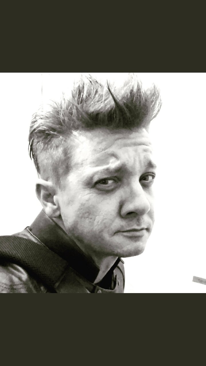 Happy birthday Jeremy Renner!!! Have a wonderful day!!!! 