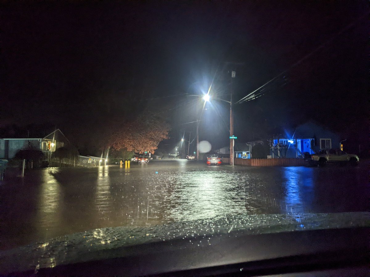Good morning from Bucoda, which is already experiencing major flooding as the Skookumcbuck River is due to surge past it's 1996 record. 

An emergency shelter has been set up at the fire station for those displaced.  #wawx https://t.co/uLvDw9e7tO