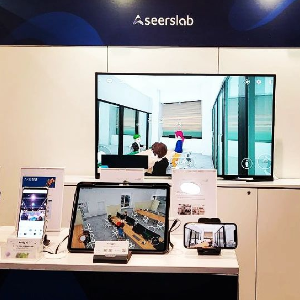 argear_official's tweet photo. CES2일차+ 새로운 메타버스 플랫폼이자 가상과 현실을 연결하는 메타버스 월드, “미러시티(Mirror City)” 속 시어스랩 오피스에서 실시간으로 회의를 해 보았어요.

지구 반대편에 있어도 하나의 공간에 있듯 이어지는 경험!, '미러시티'에서 만나보세요!

더 알아보기 https://t.co/oQVGmBXQqH https://t.co/GtJ0D0z5jB