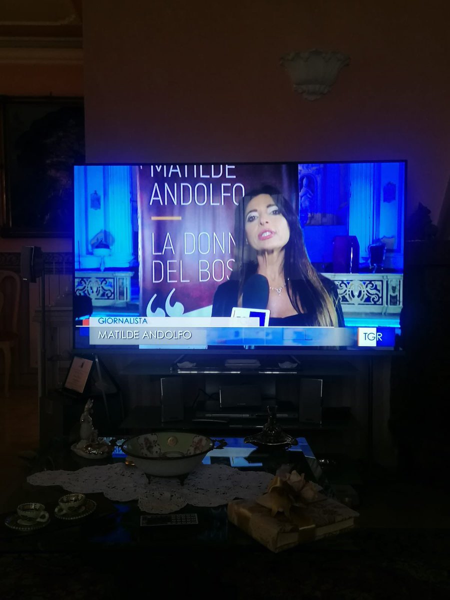 MatildeAndolfo's tweet photo. #ladonnadelboss il servizio su tgr. Grazie infinite so colleghi il quaderno edizioni https://t.co/458U5J4Y11