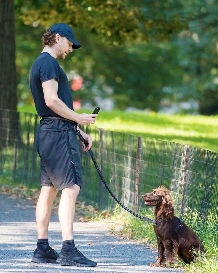 still can’t get over tom taking pictures of bobby