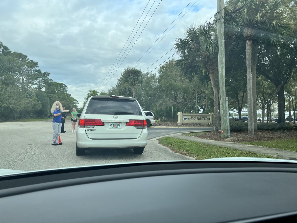 Councilorkaufer's tweet photo. Thank you to our @TownofJupiter staff and Jupiter PD as well as @pbcgov and other for helping distribute COVID testing kits today at Jupiter Community Park this morning https://t.co/lapFGqfdSn
