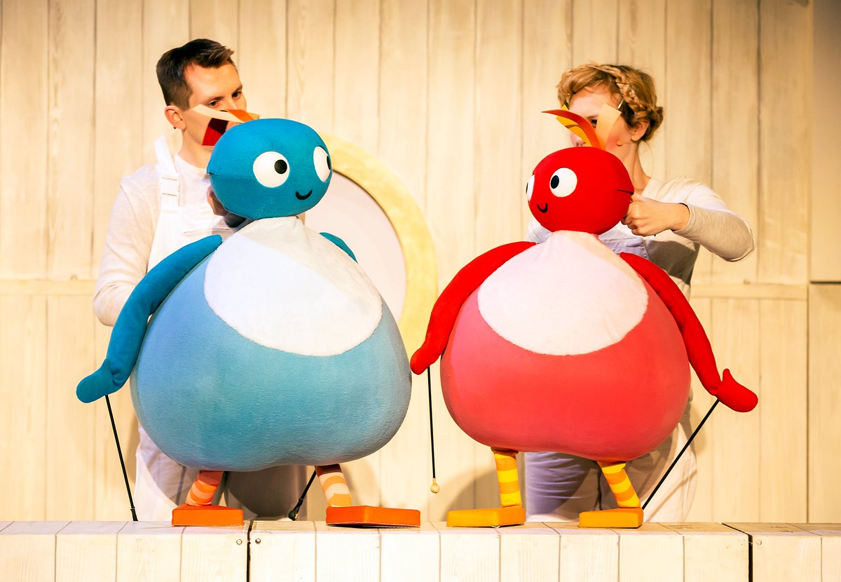 Two reasons to celebrate:
1 - IT'S FRIDAY! 🎉
2 - It's now just over a month until the <a href="/Twirlywoos/">Twirlywoos</a> are coming on their big red boat to tour the UK! ⛵️

Who's coming down to be a part of the fun?! 👀

🎟 twirlywoosliveonstage.com 🎟
#TwirlywoosLive
