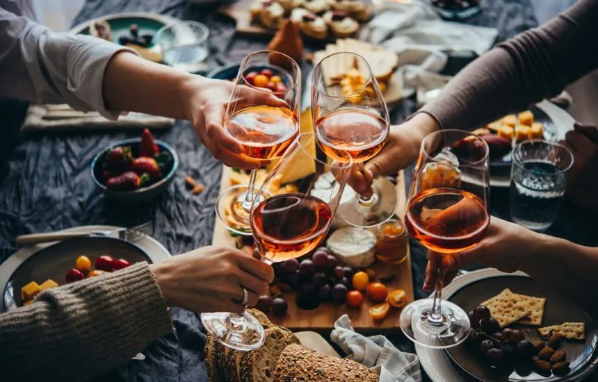 winematcher's tweet photo. Why I think a bit of knowhow about food and wine pairing is worth it. (Well I would, obviously, but in case you're one of those who think 'anything goes, why bother?' here's why I think you should! https://t.co/Nt212yhqAB https://t.co/oDUJUP7vPo