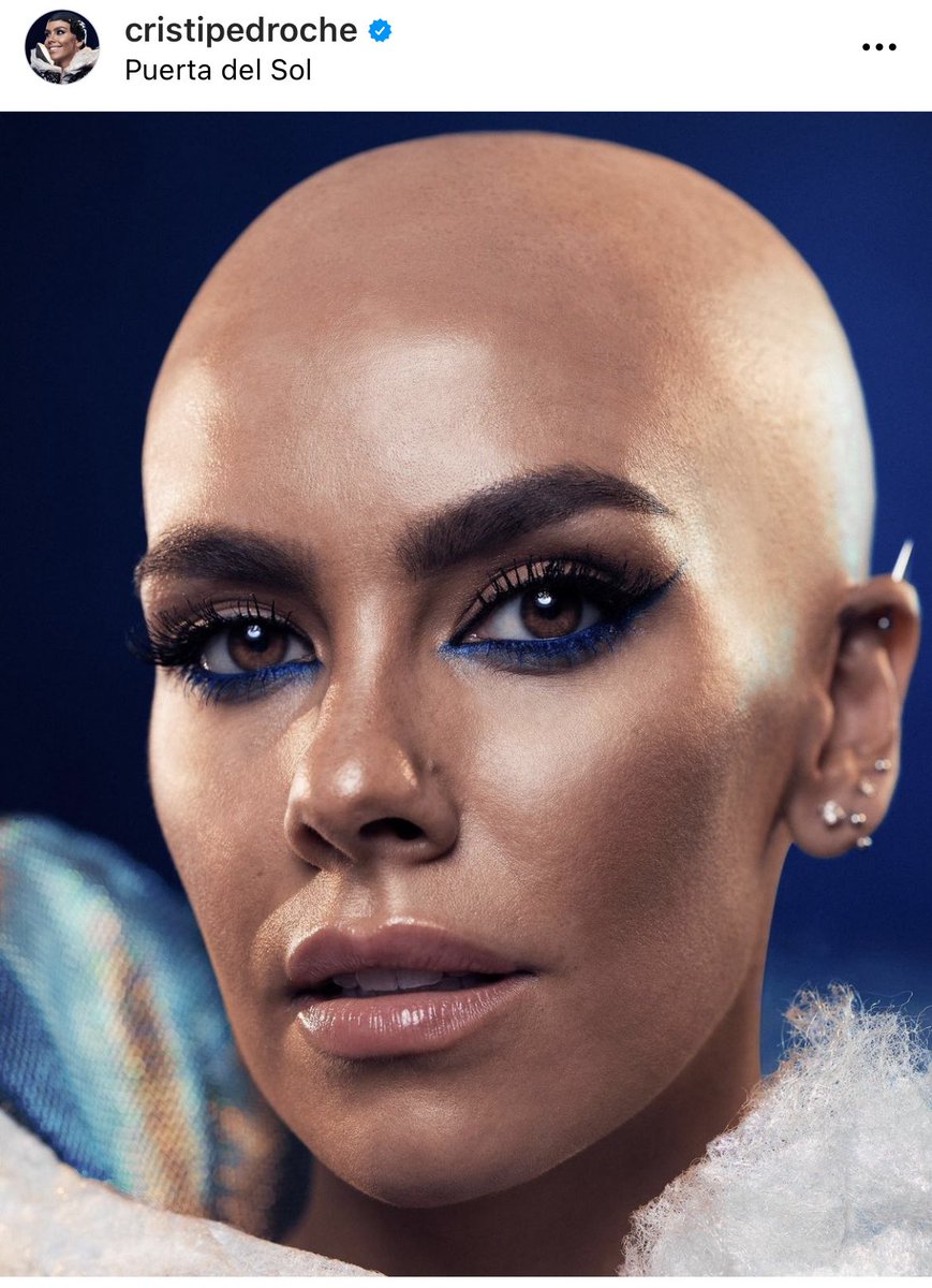 .<a href="/CristiPedroche/">Cristina Pedroche</a> feliz 2022. Quisiera compartir contigo una reflexión. He leído tu comentario con atención y me ha sorprendido alguna cosa que has dicho, como que el pelo no hace que una mujer sea más o menos guapa, ni mejor o peor persona. Sí y no 👉🏻