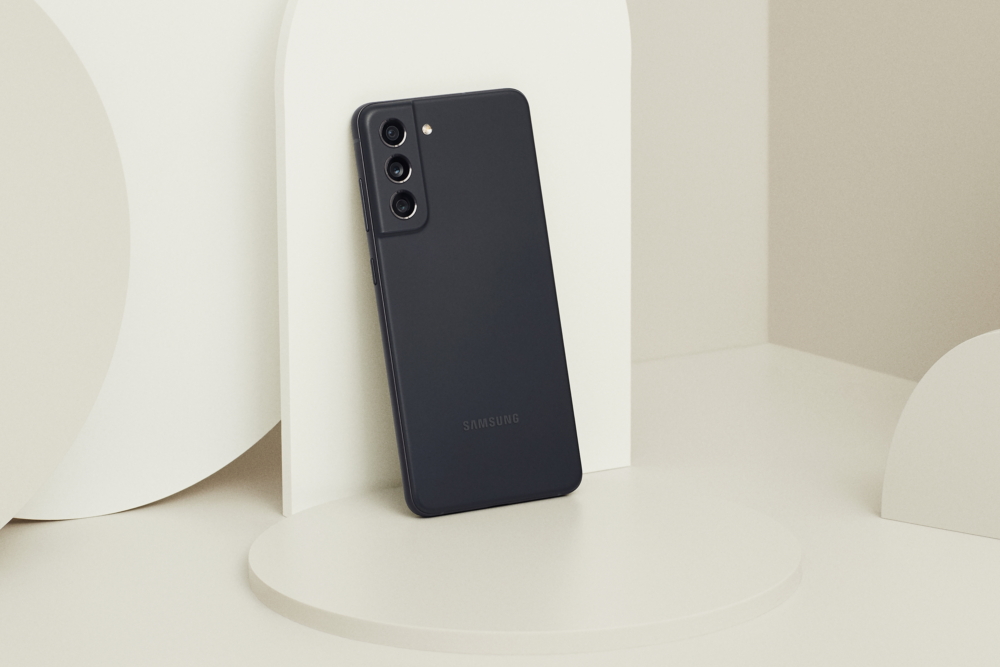 TheCapeTownGuy's tweet photo. Samsung has launched the Galaxy S21 FE (Fan Edition) 5G! https://t.co/DlcVKr0V9B #GalaxyS21FE https://t.co/DJUSp84Jp2