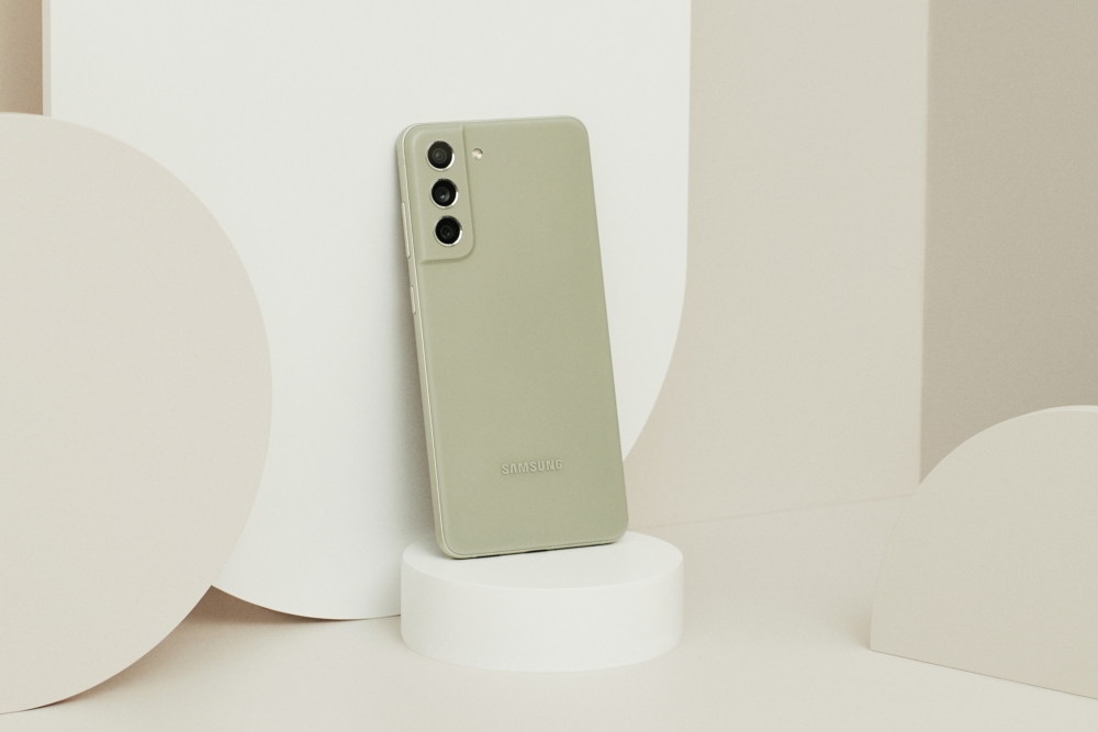 TheCapeTownGuy's tweet photo. Samsung has launched the Galaxy S21 FE (Fan Edition) 5G! https://t.co/DlcVKr0V9B #GalaxyS21FE https://t.co/DJUSp84Jp2