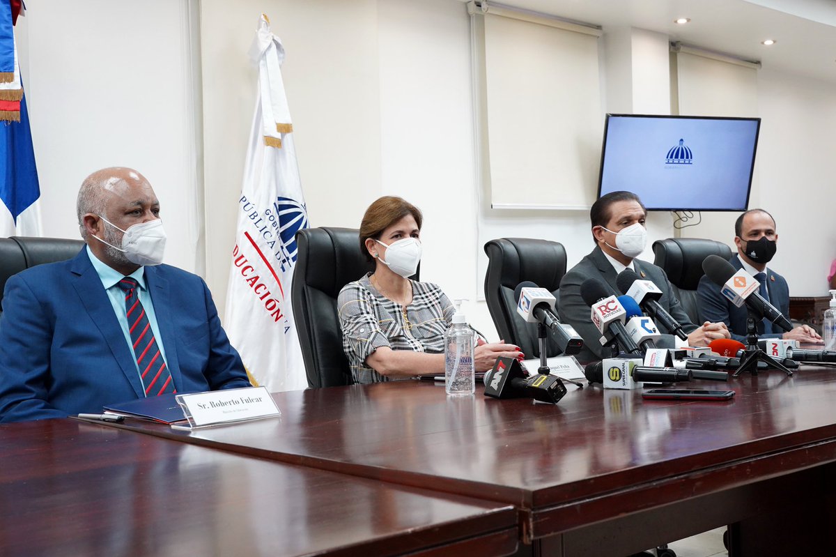 Gobierno reitera reinicio de clases este próximo martes 11 de enero.

El Gabinete de Salud, <a href="/SaludPublicaRD/">Salud Pública RD</a> y Ministerio de Educación trazan estrategia de flexibilidad y control para el retorno a las aulas.