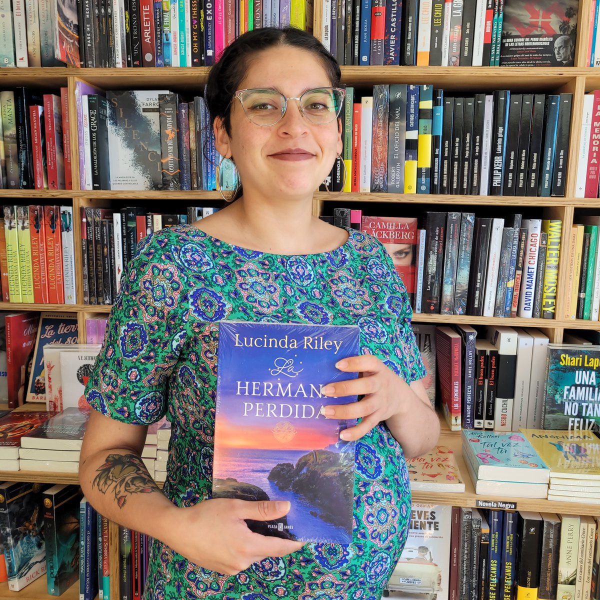 Gracias Kamila por mostrarnos la esperada resolución al misterio de la séptima hermana de la aclamada saga best seller de Lucinda Riley: Siete hermanas, siete destinos, un padre con un pasado misterioso.