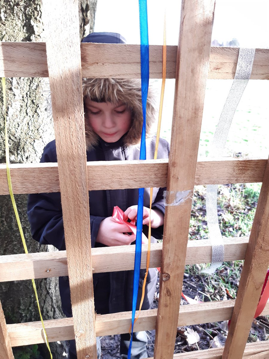 InceCEPrimary's tweet photo. Year 3 explored the Reflection Area at lunch today with bubble blowing, weaving and getting muddy! #relate #regulate #biophilia #brrritscold https://t.co/xTAaOh539h