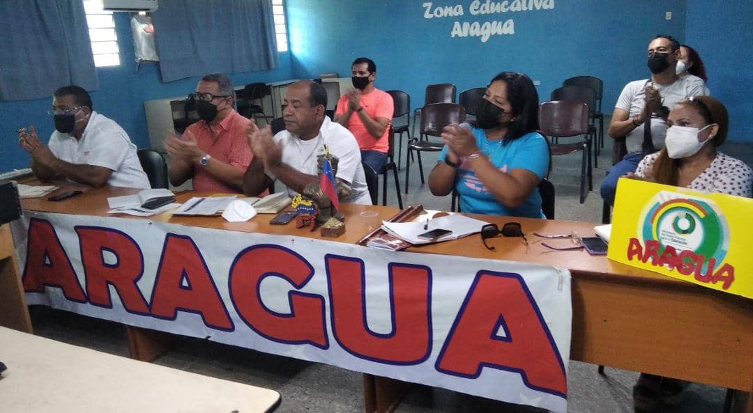 #07Ene Desde la @ZE_Aragua  nos encontramos en Videoconferencia con la Min. <a href="/_LaAvanzadora/">Yelitze Santaella</a> recibiendo Orientaciones para el Inicio de clases y actividades para el primer trimestre. #SomosDefensoresDePatria <a href="/NicolasMaduro/">Nicolás Maduro</a> @MPPEDUCACION <a href="/RosangelaOrozco/">Rosangela Orozco</a> <a href="/Soykarinacarpio/">Karina Carpio</a>