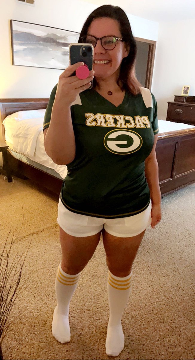 AmandaCashin1's tweet photo. I’m a day late to the party, but had to show my love for all things Packers. #ThirstTrap #PackersTwitter https://t.co/kfpXMhyPWz