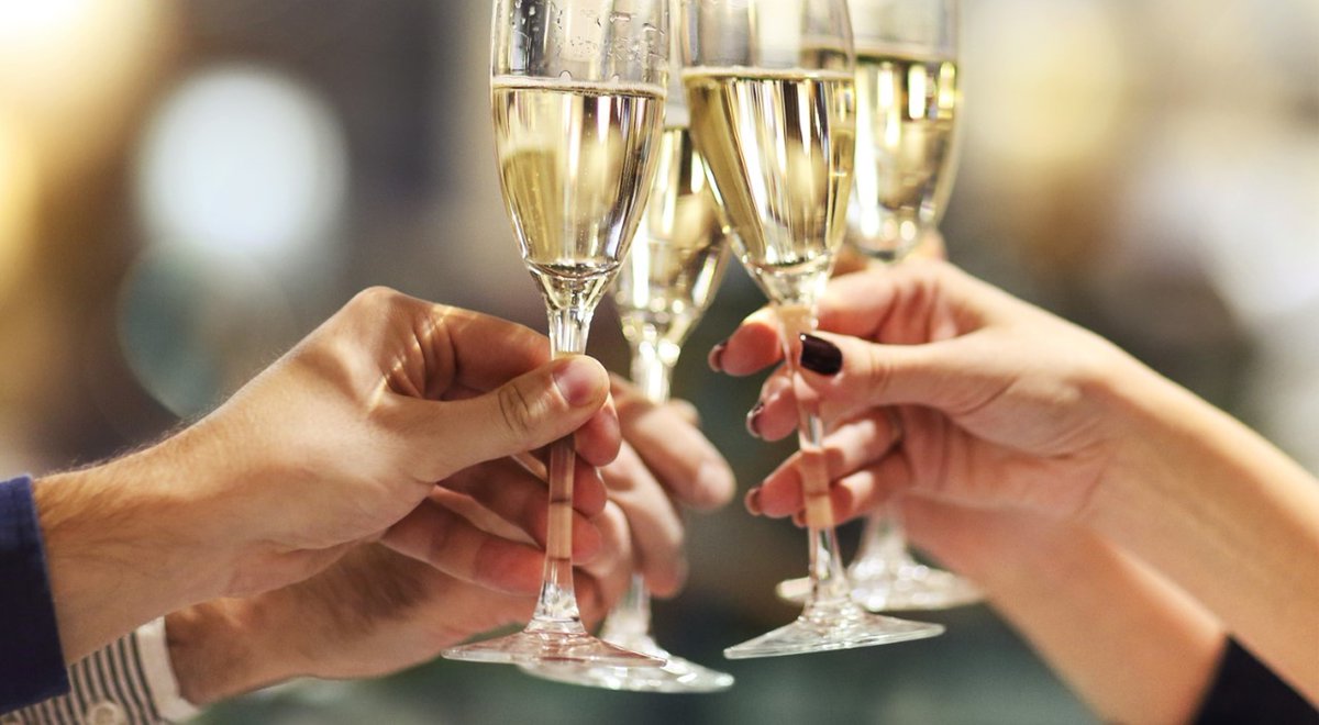 Tijd voor een glaasje champagne, Hans Van Spronsen begon vandaag 35 jaar geleden dit mooie bedrijf. Alles is veranderd en niets is veranderd, maar zelfs in deze barre tijden doen we nog steeds ons ding. Proost!

spronsen.com/dat-is-35-jaar…